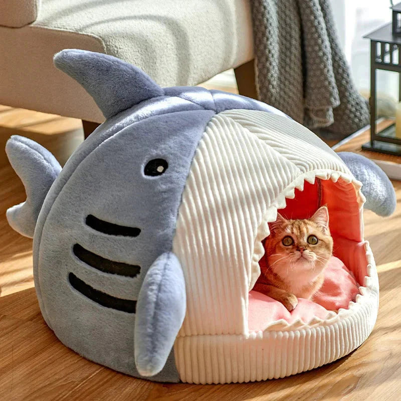 Cama pet tubarão de pelúcia — variante na cor azul clara